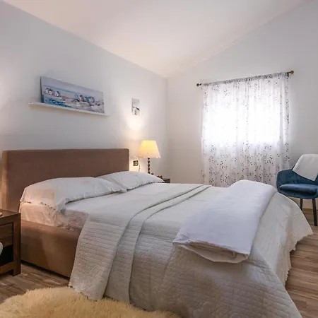 1 Bedroom Cozy In *