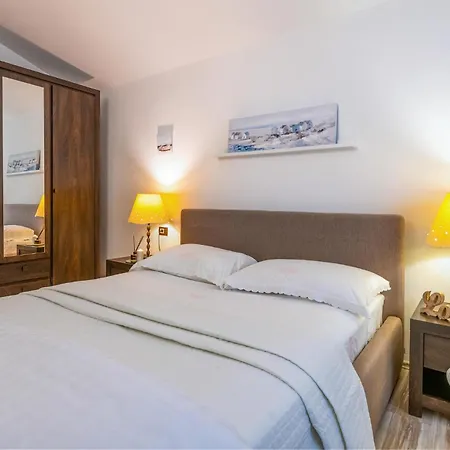 1 Bedroom Cozy In *